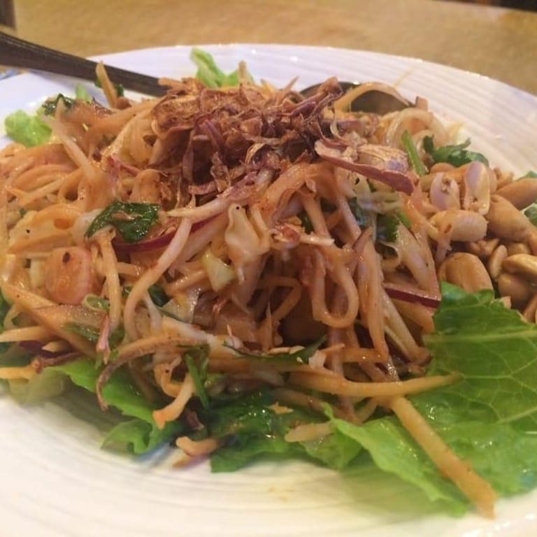 Zesty Green Papaya Salad: A Fresh Asian Delight